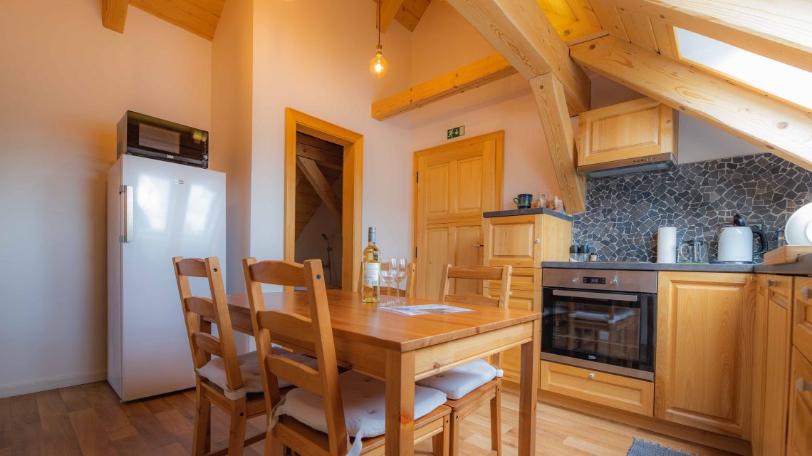 Špejchar - obývací pokoj s kuchyňským koutem
